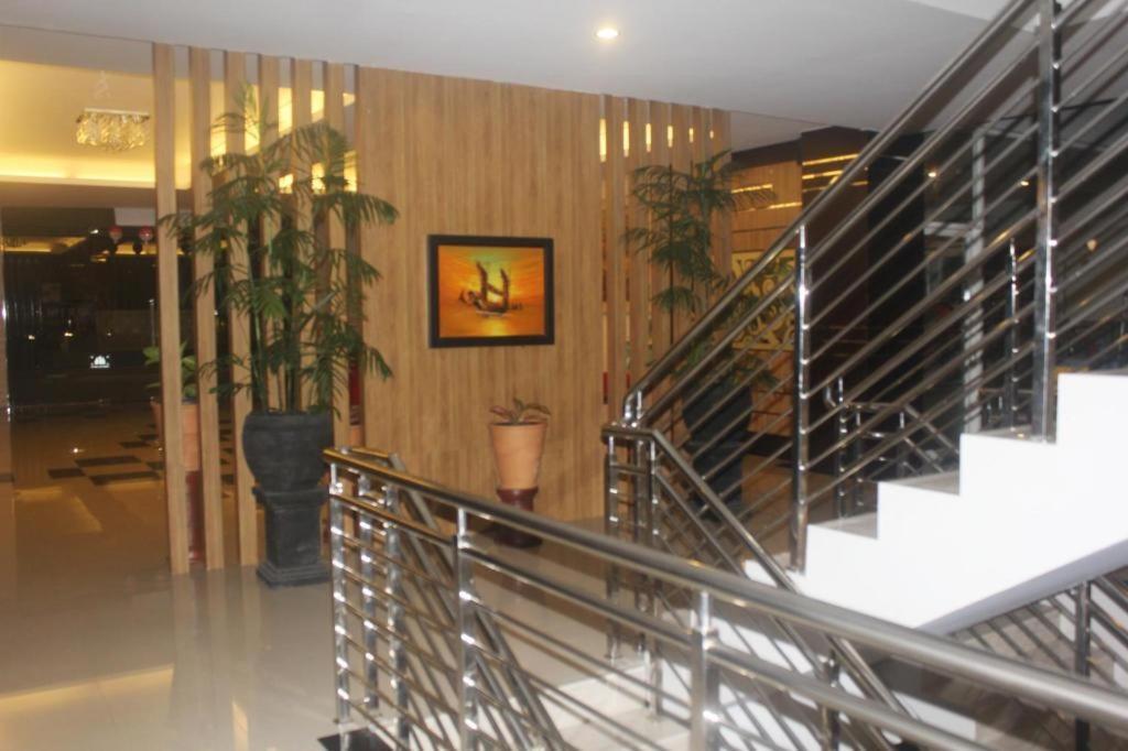Prima Sr Hotel & Convention Yogyakarta Sleman  Eksteriør billede
