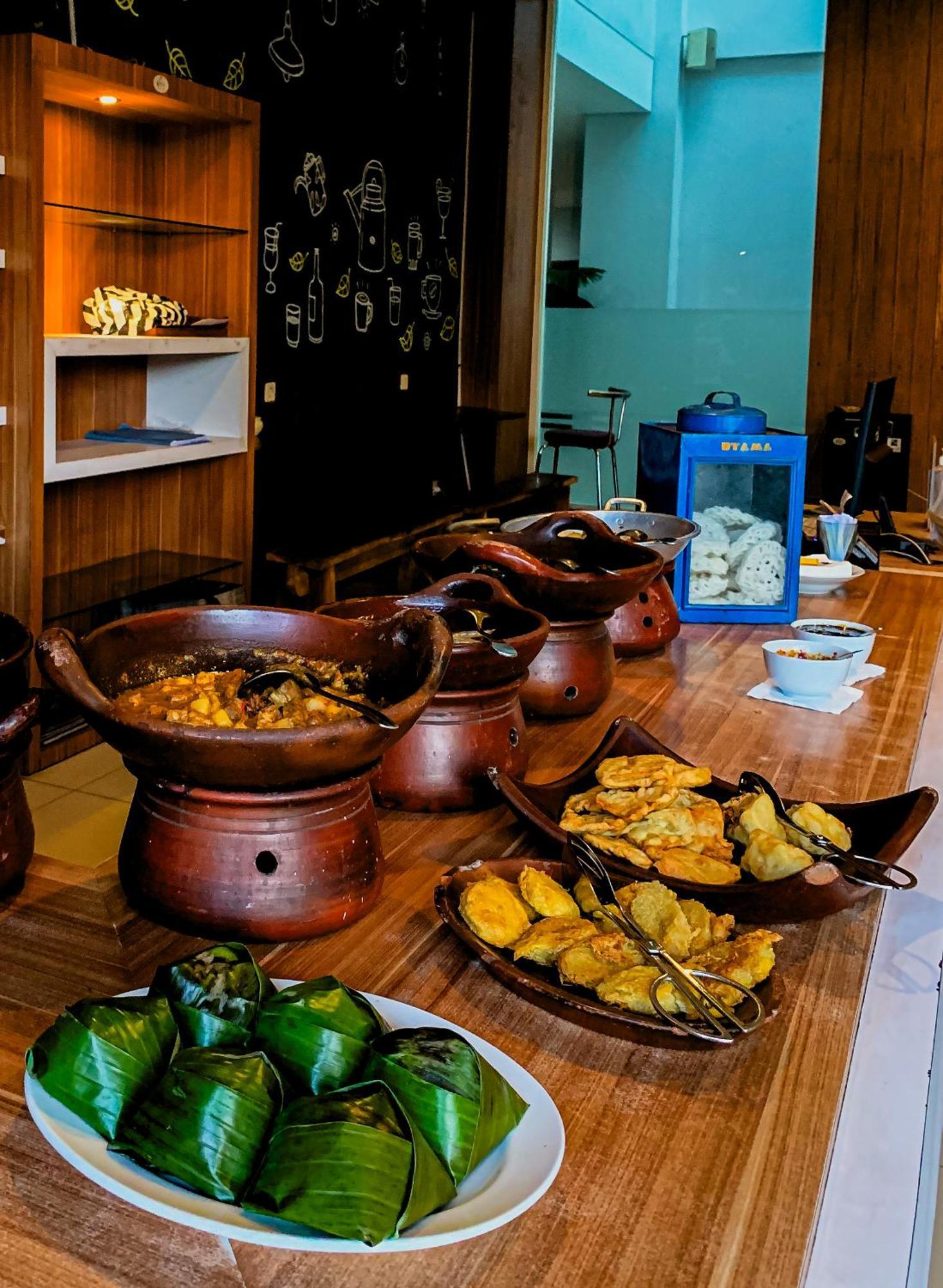 Prima Sr Hotel & Convention Yogyakarta Sleman  Eksteriør billede