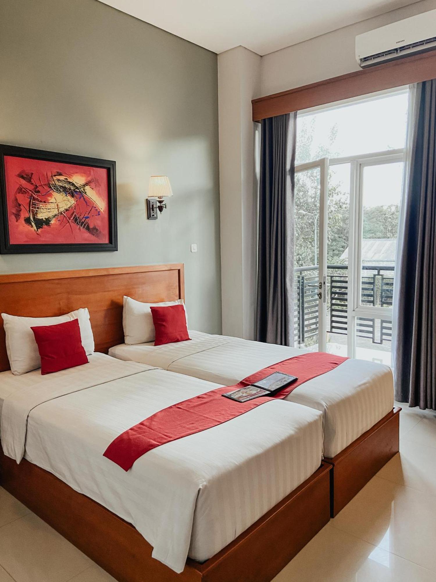 Prima Sr Hotel & Convention Yogyakarta Sleman  Eksteriør billede