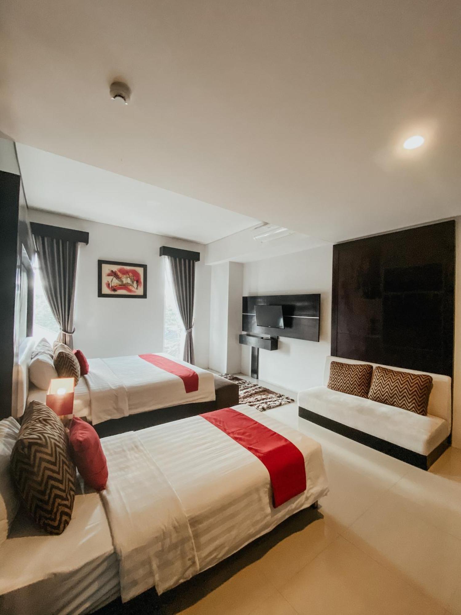 Prima Sr Hotel & Convention Yogyakarta Sleman  Eksteriør billede