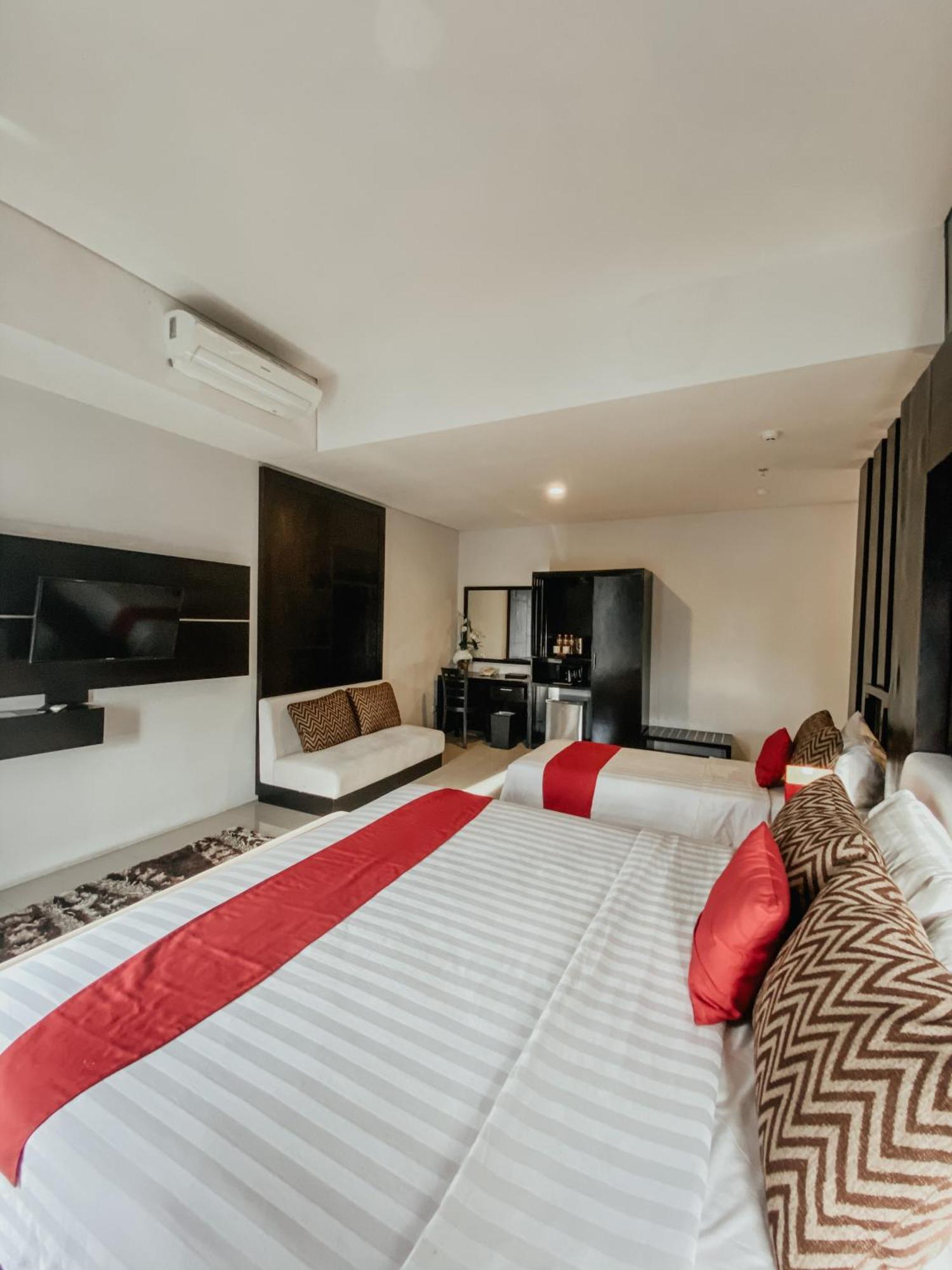 Prima Sr Hotel & Convention Yogyakarta Sleman  Eksteriør billede