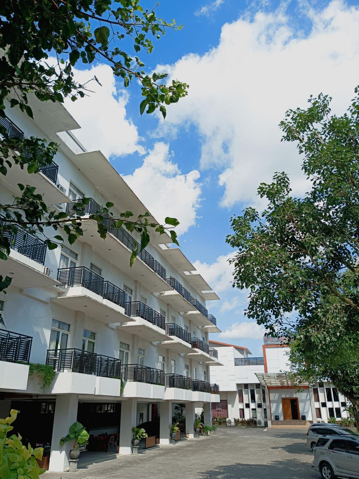 Prima Sr Hotel & Convention Yogyakarta Sleman  Eksteriør billede