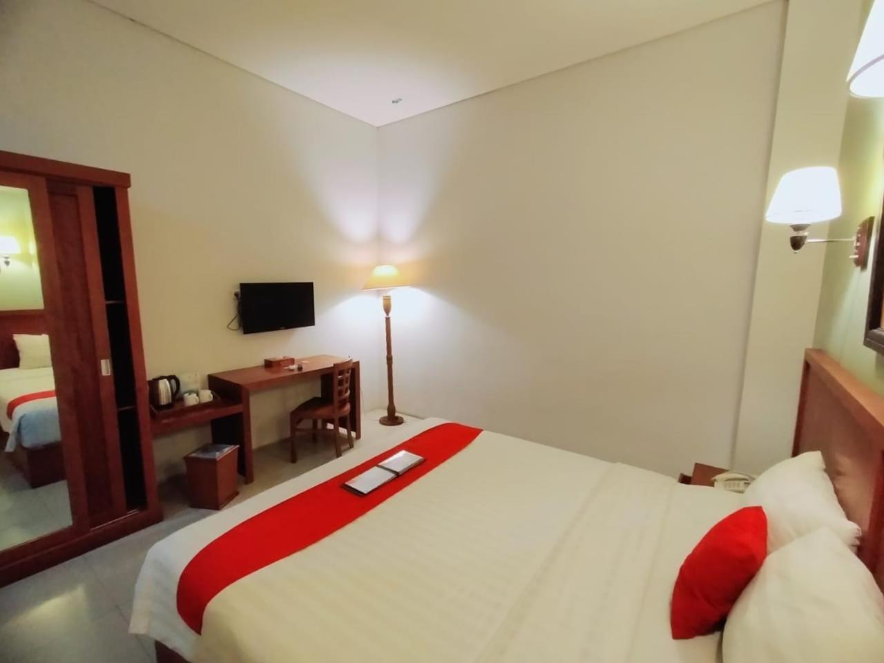 Prima Sr Hotel & Convention Yogyakarta Sleman  Eksteriør billede