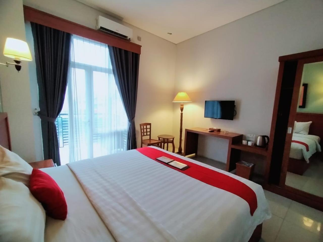Prima Sr Hotel & Convention Yogyakarta Sleman  Eksteriør billede