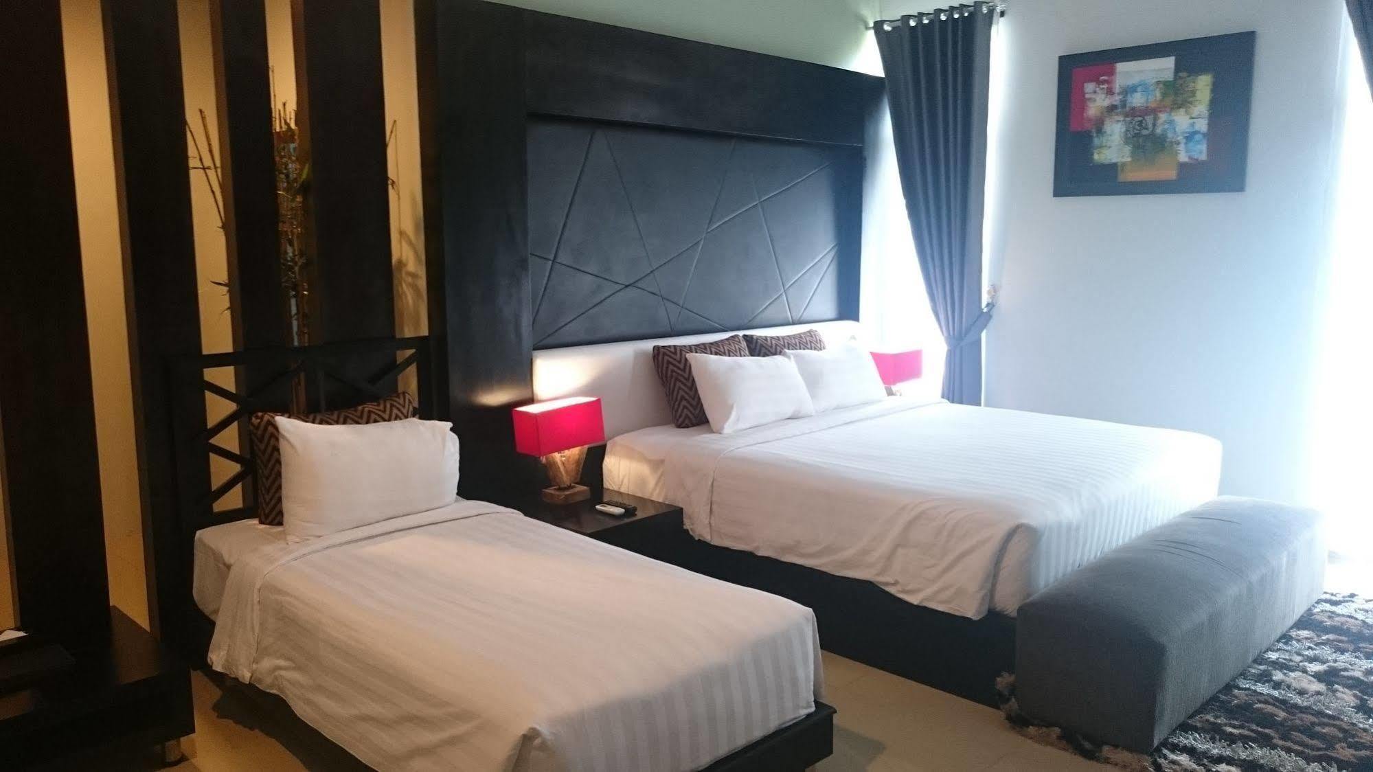 Prima Sr Hotel & Convention Yogyakarta Sleman  Eksteriør billede