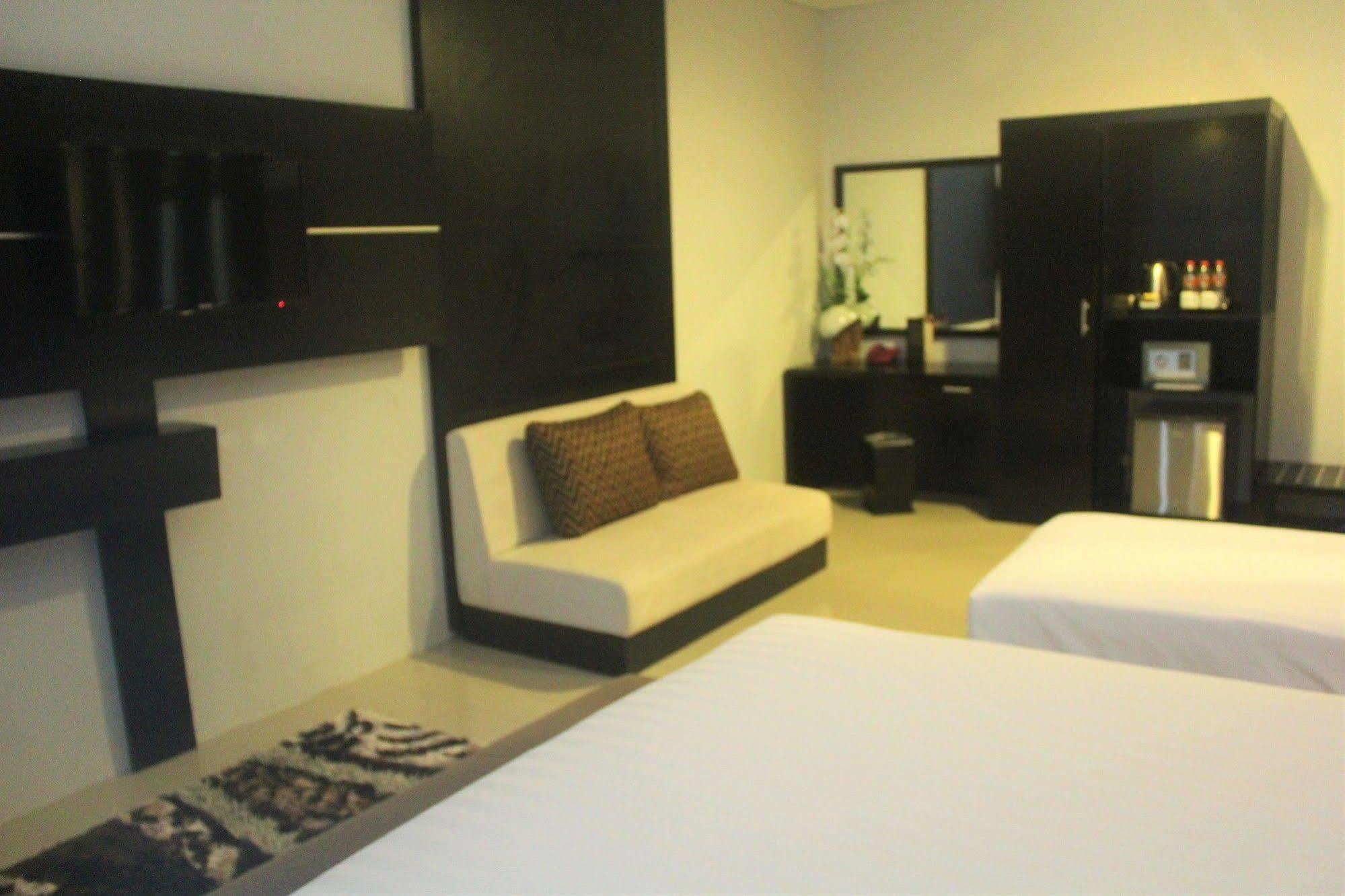 Prima Sr Hotel & Convention Yogyakarta Sleman  Eksteriør billede