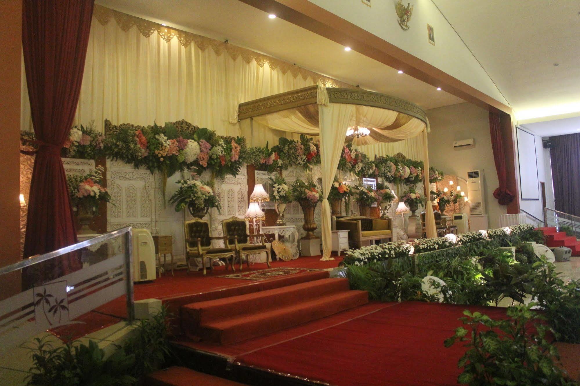 Prima Sr Hotel & Convention Yogyakarta Sleman  Eksteriør billede