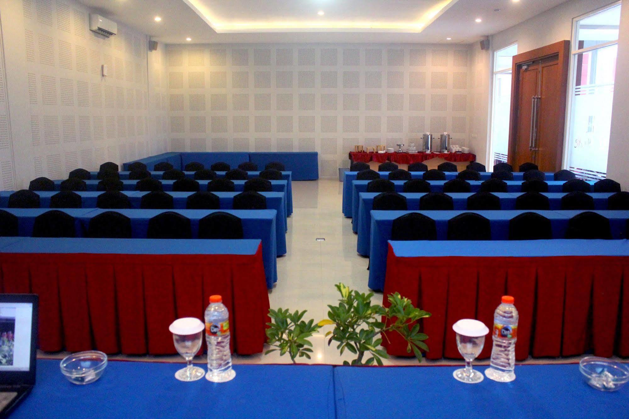 Prima Sr Hotel & Convention Yogyakarta Sleman  Eksteriør billede
