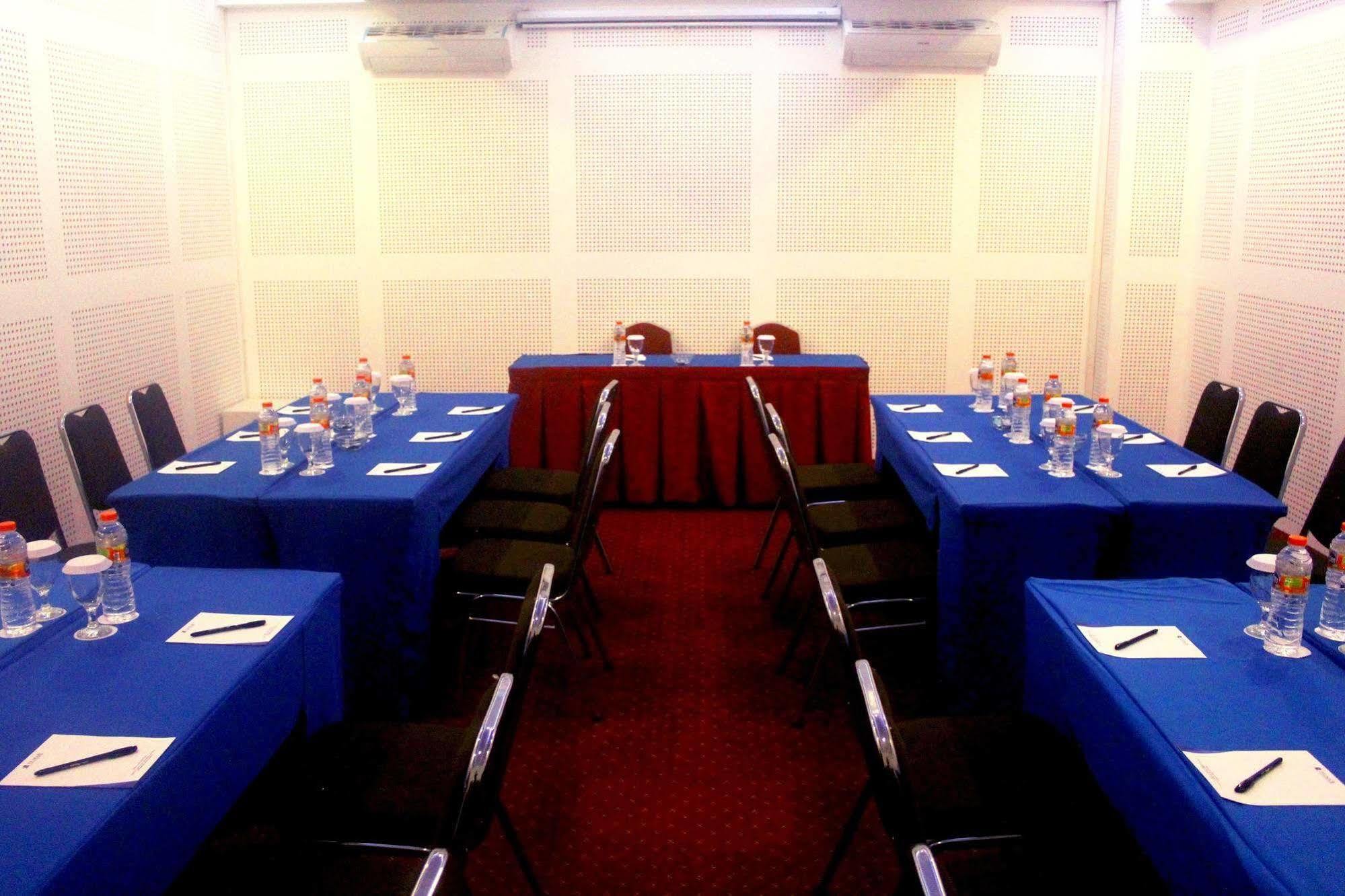 Prima Sr Hotel & Convention Yogyakarta Sleman  Eksteriør billede